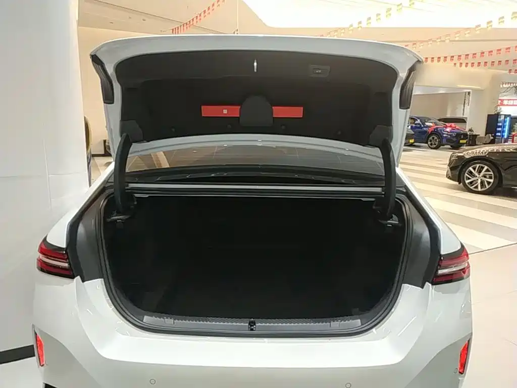 BMW 5 Series — миниатюра 19