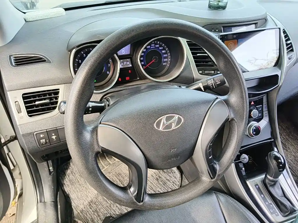 Hyundai Elantra Langdong — миниатюра 11