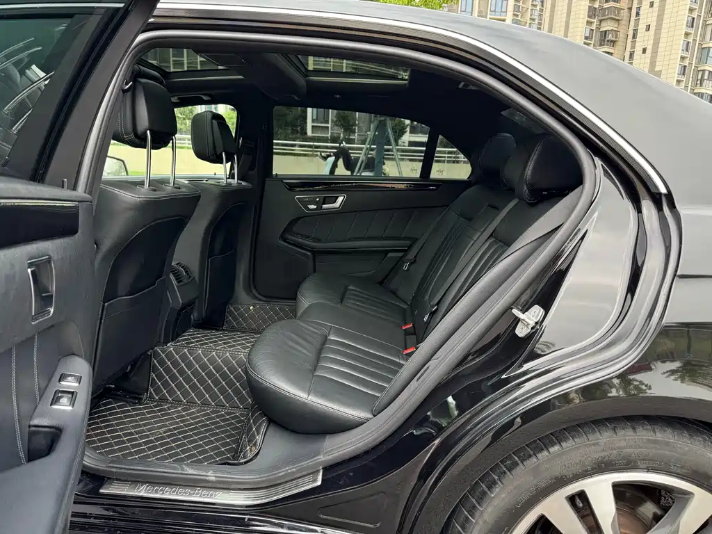 Mercedes-Benz E-Class — миниатюра 13