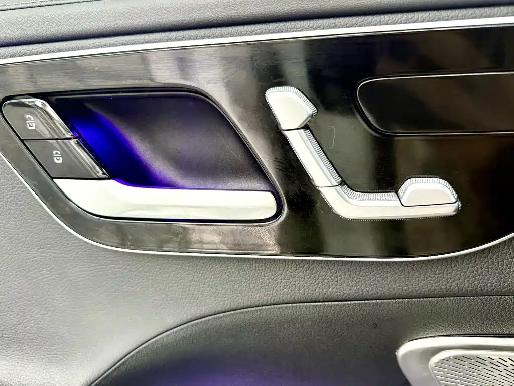 Mercedes-Benz C-Class — миниатюра 12