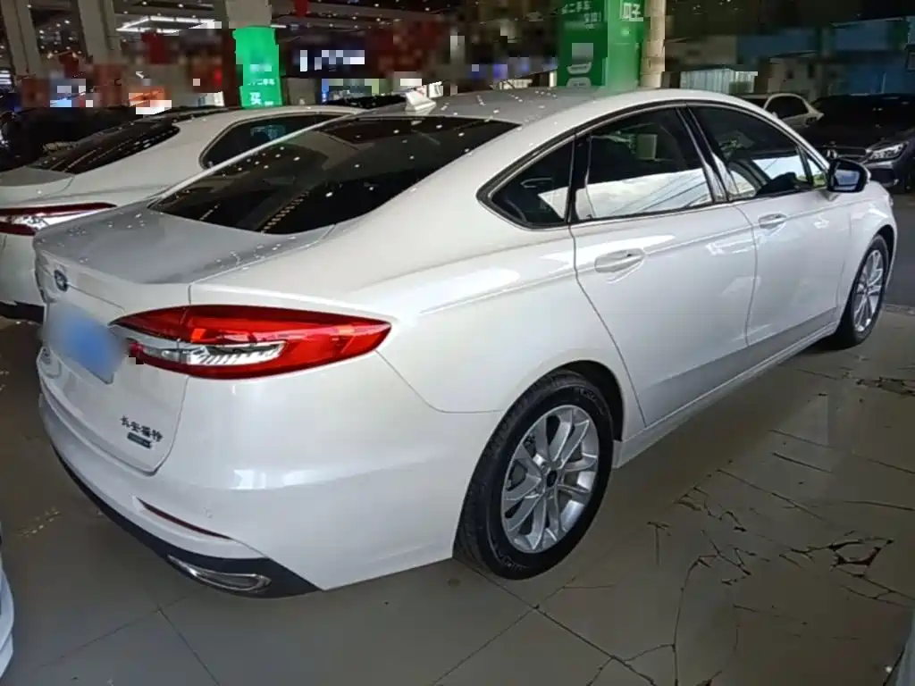 Ford Mondeo — миниатюра 7
