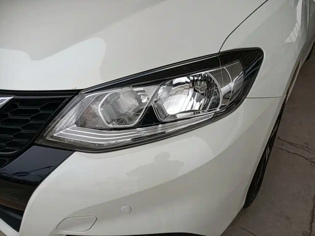 Nissan Tiida — миниатюра 24