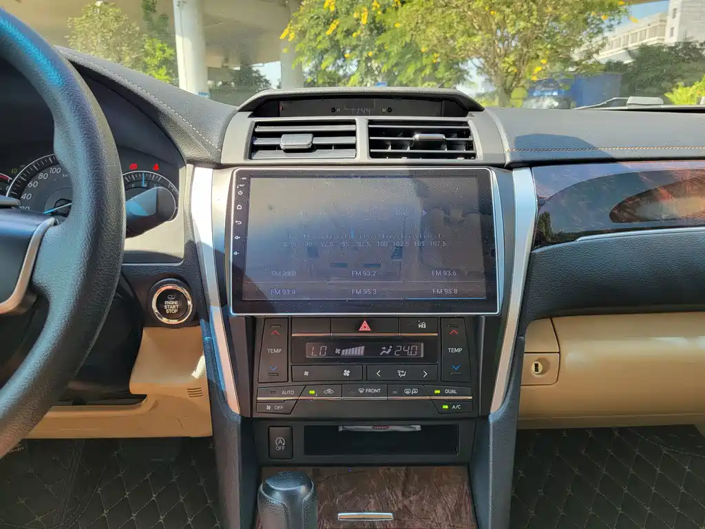 Toyota Camry — миниатюра 13