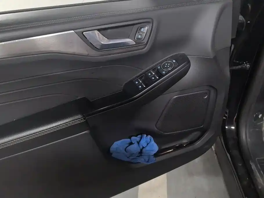 Ford Escape — миниатюра 7