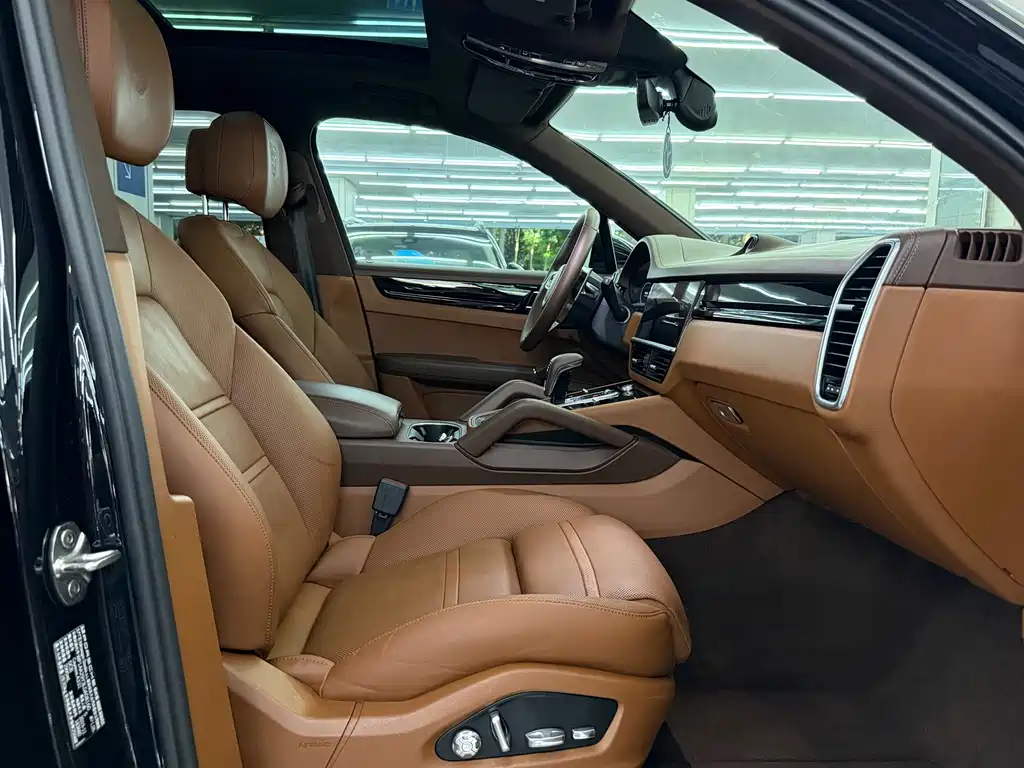 Porsche Cayenne — миниатюра 5