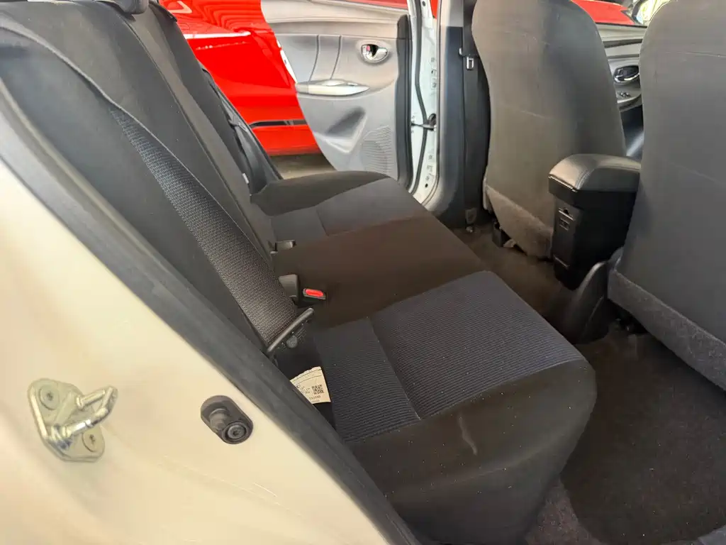 Toyota Yaris L — миниатюра 8