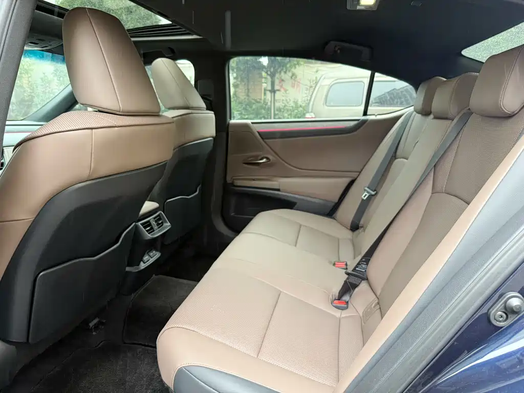 Lexus ES — миниатюра 10