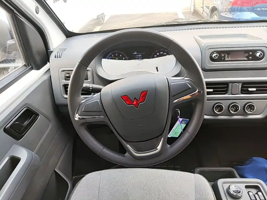Wuling Yangguang — миниатюра 11