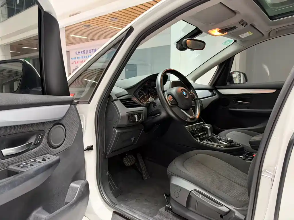 BMW 2 Series Active Tourer — миниатюра 9