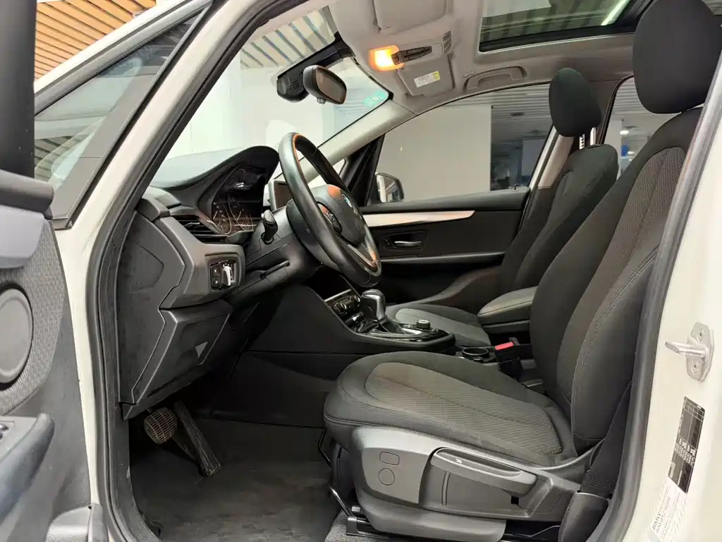 BMW 2 Series Active Tourer — миниатюра 10