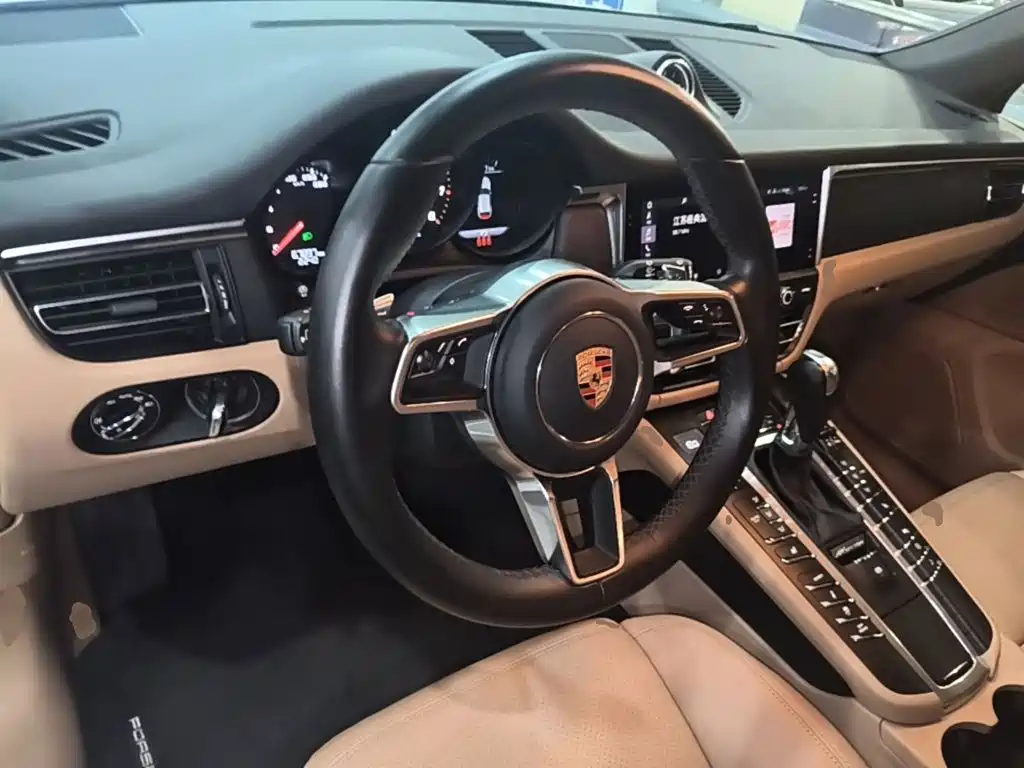 Porsche Macan — миниатюра 11