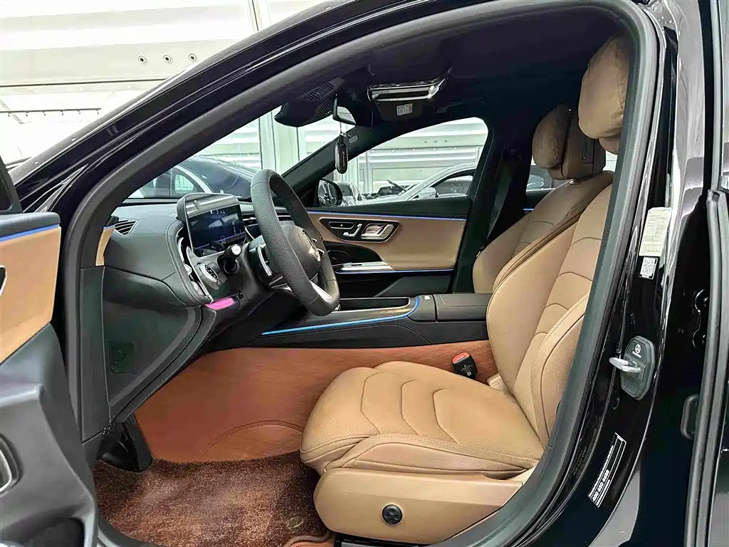 Mercedes-Benz E-Class — миниатюра 7