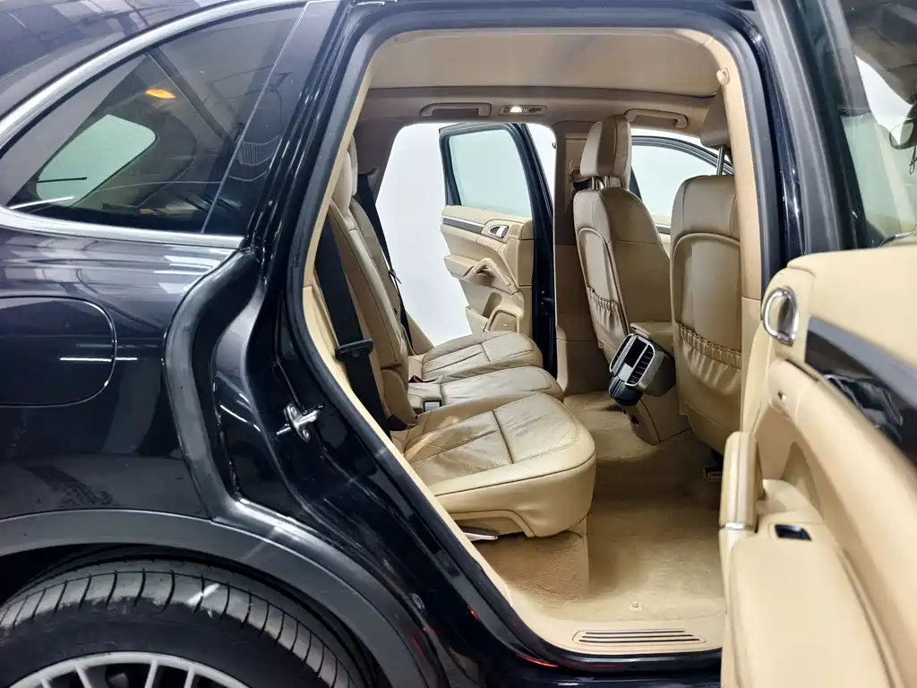 Porsche Cayenne — миниатюра 16