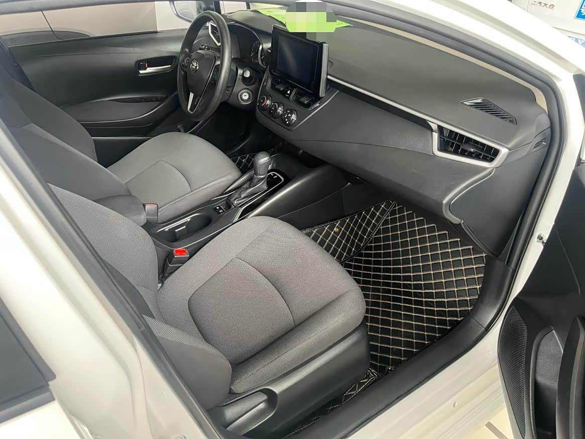 Toyota Corolla 1.5 л 2023 г. Белый, пробег 43200 км