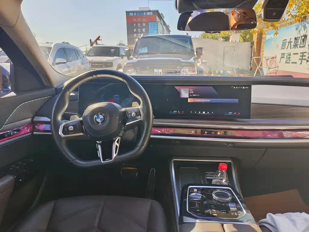 BMW 7 Series — миниатюра 7