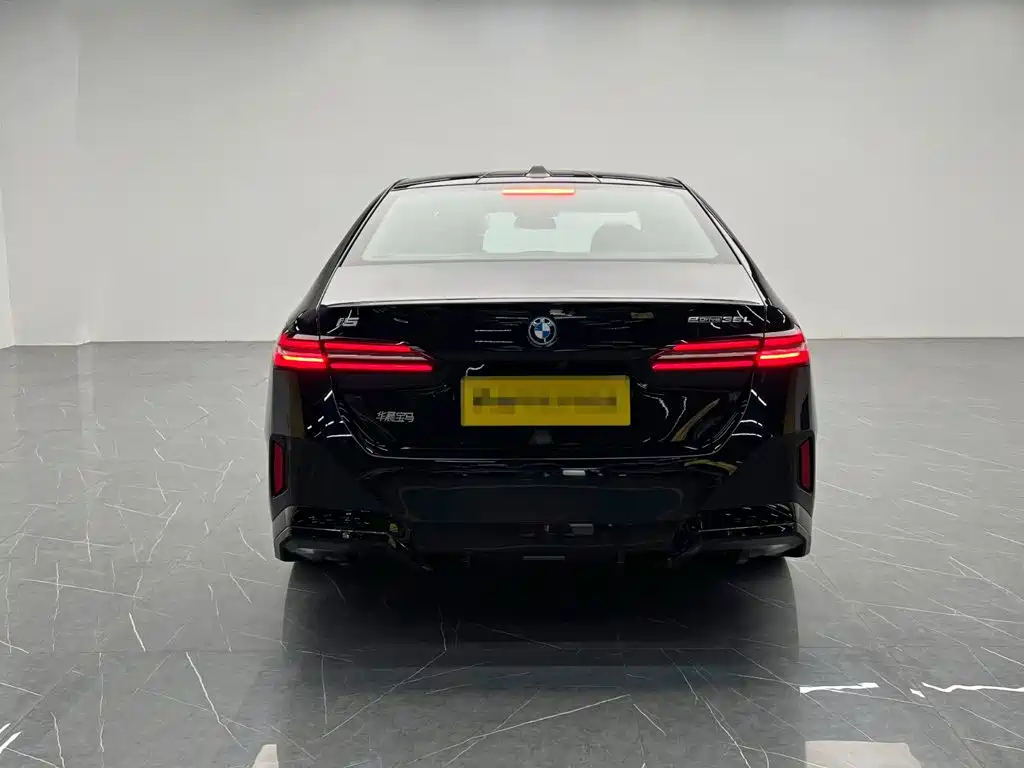 BMW i5 — миниатюра 5