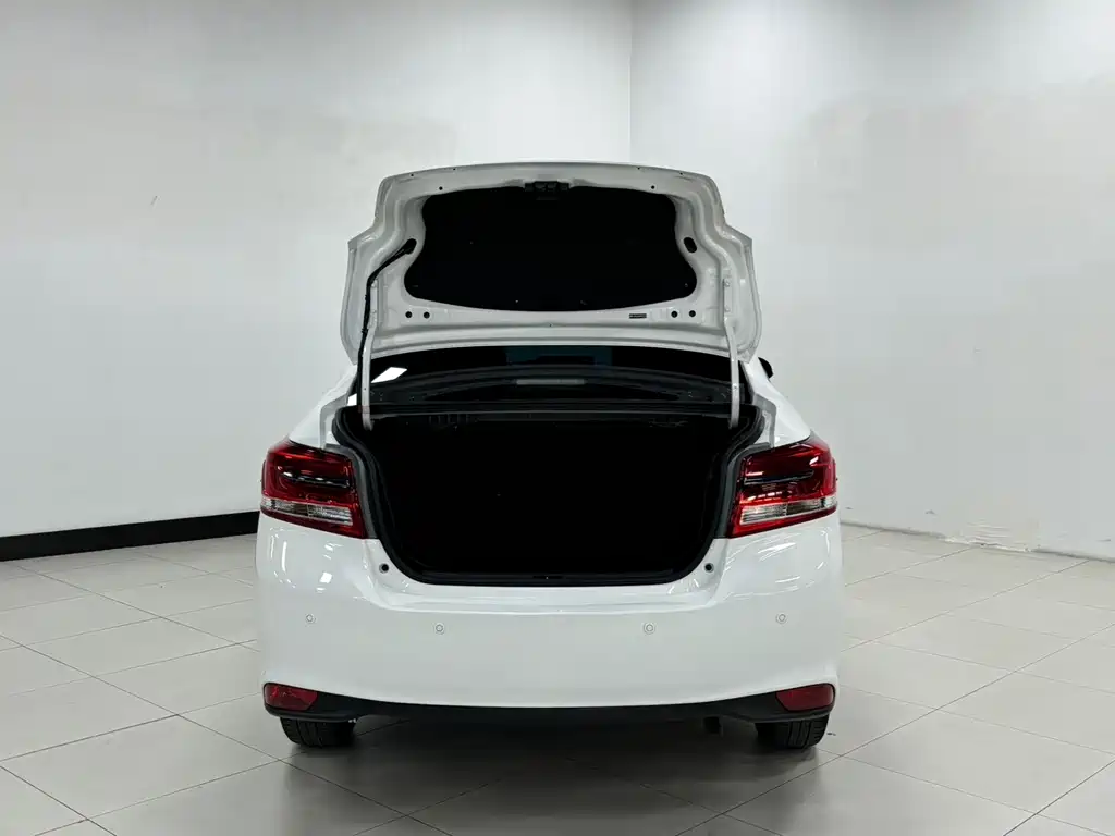 Toyota Yaris L — миниатюра 7