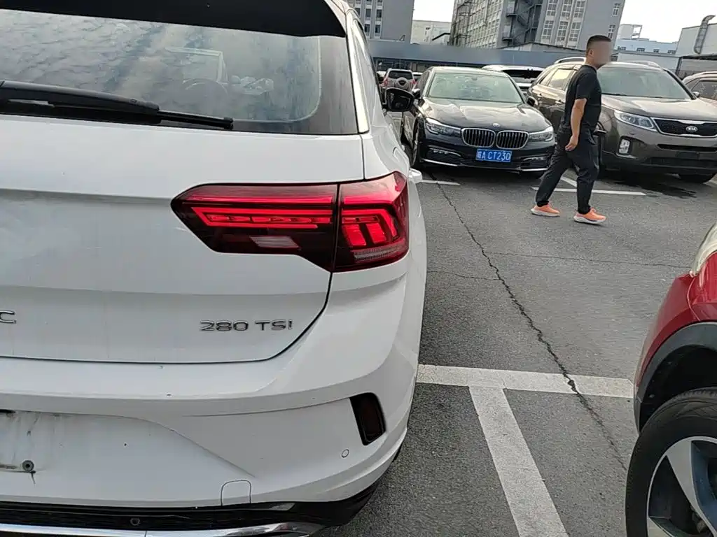 Volkswagen T-Roc — миниатюра 8