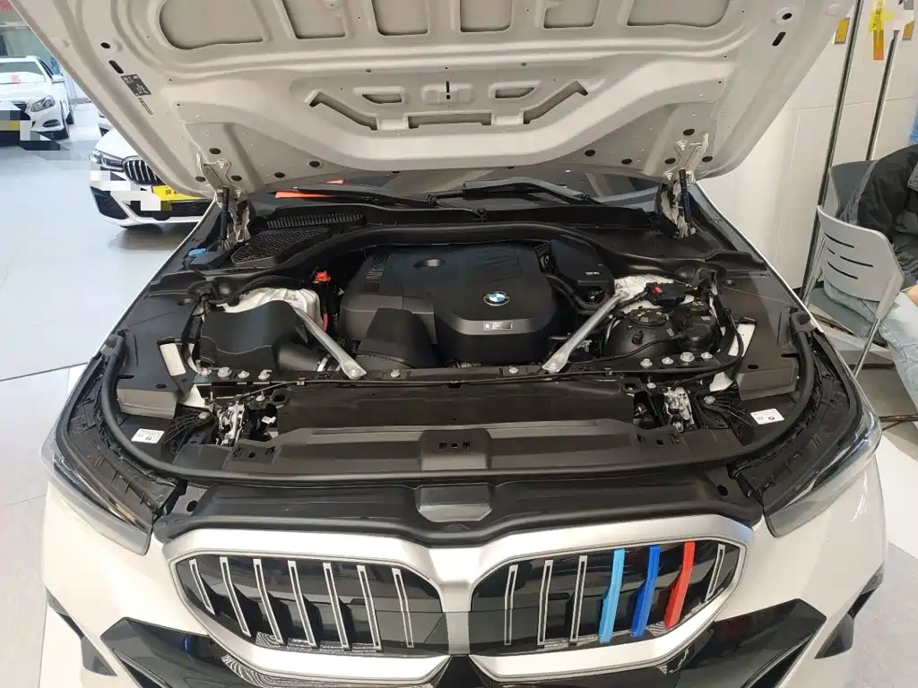BMW 5 Series — миниатюра 20