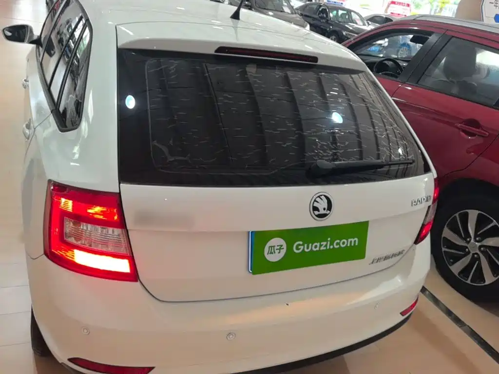 Skoda Rapid Spaceback — миниатюра 6