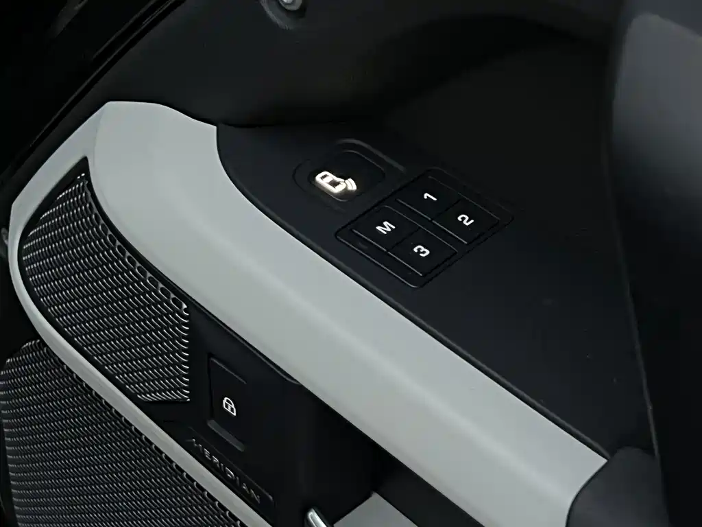 Land Rover Defender — миниатюра 11