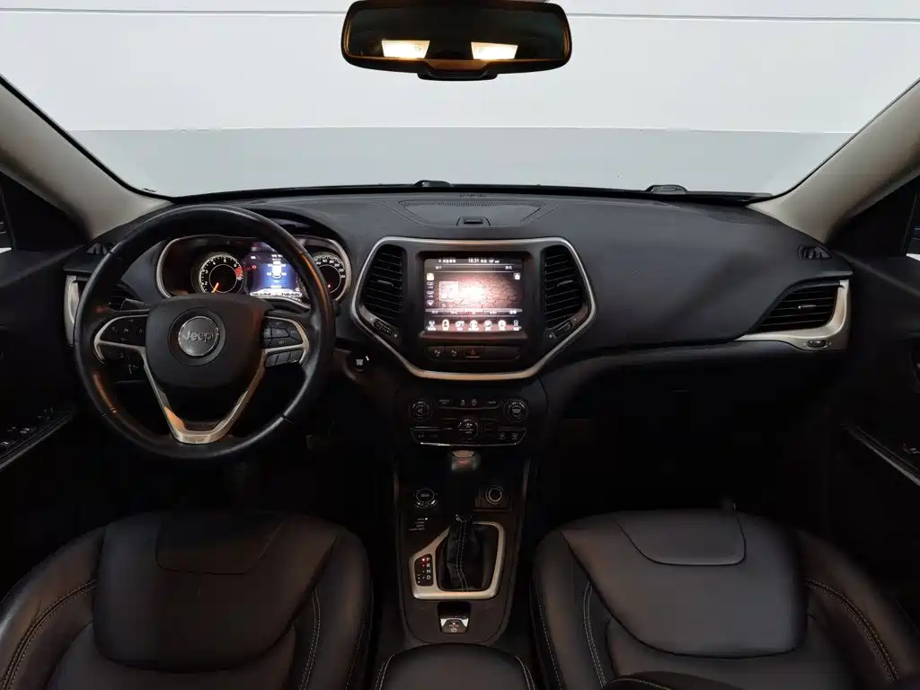 Jeep Cherokee — миниатюра 5