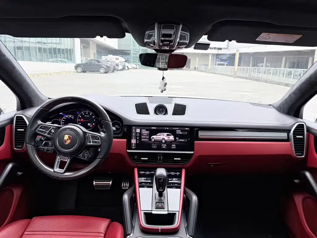 Porsche Cayenne — миниатюра 9
