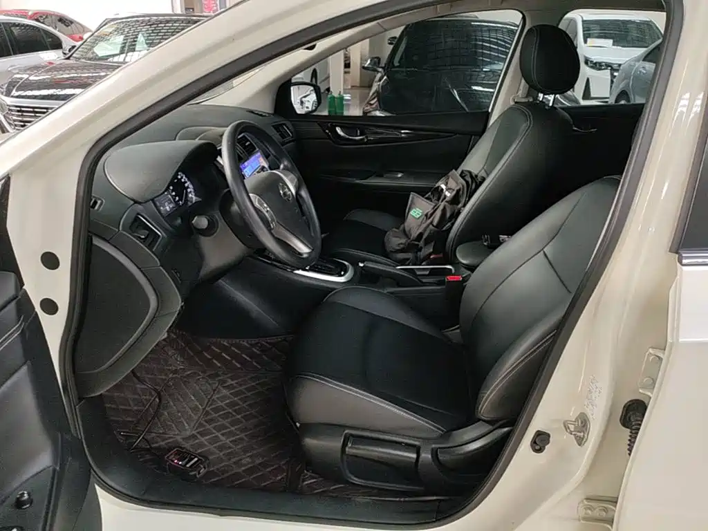 Nissan Tiida — миниатюра 15