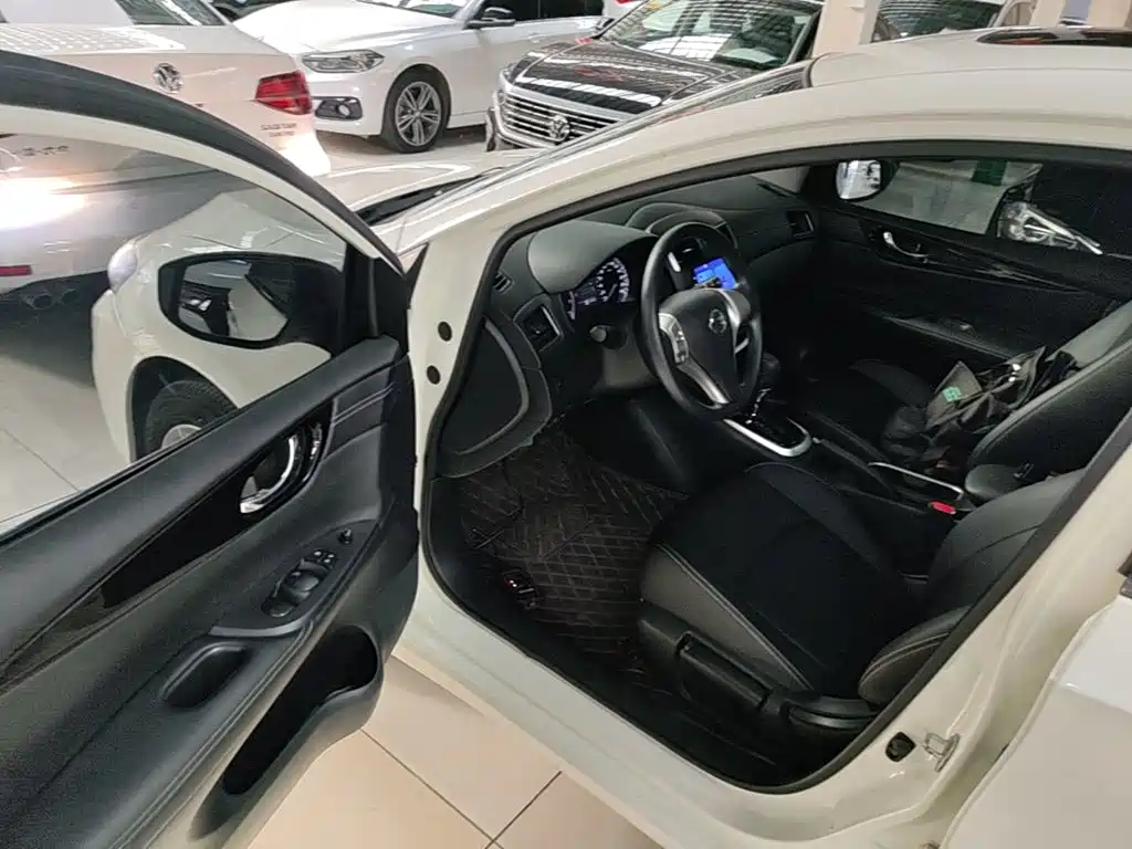 Nissan Tiida — миниатюра 16