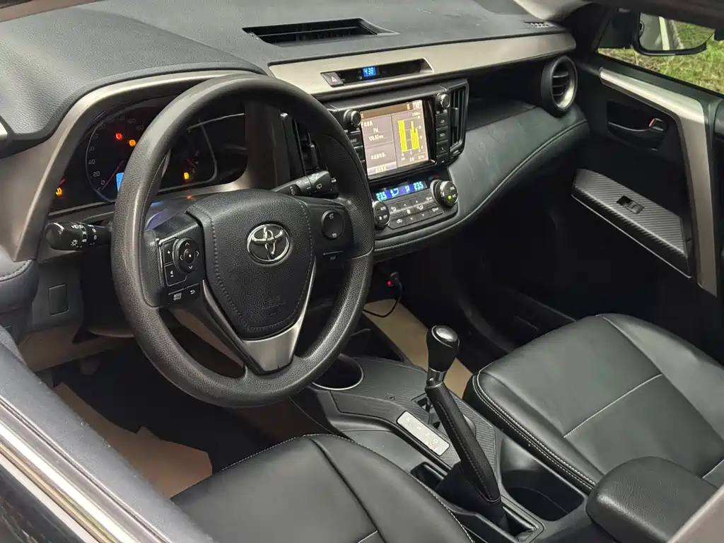 Toyota RAV4 — миниатюра 6