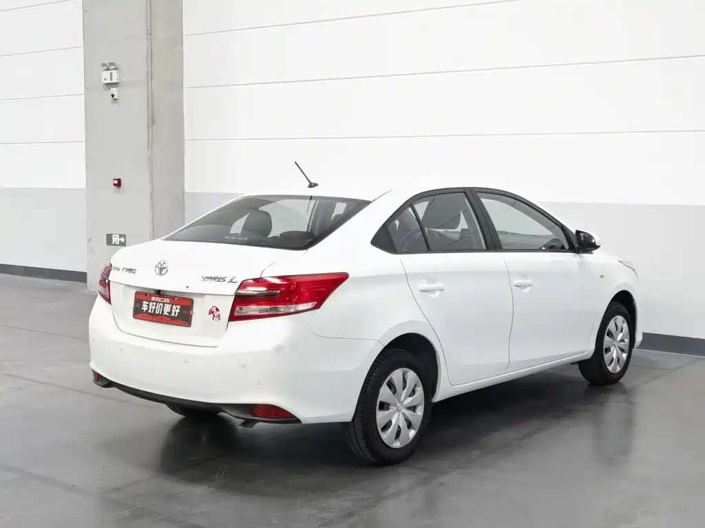 Toyota Yaris L — миниатюра 2