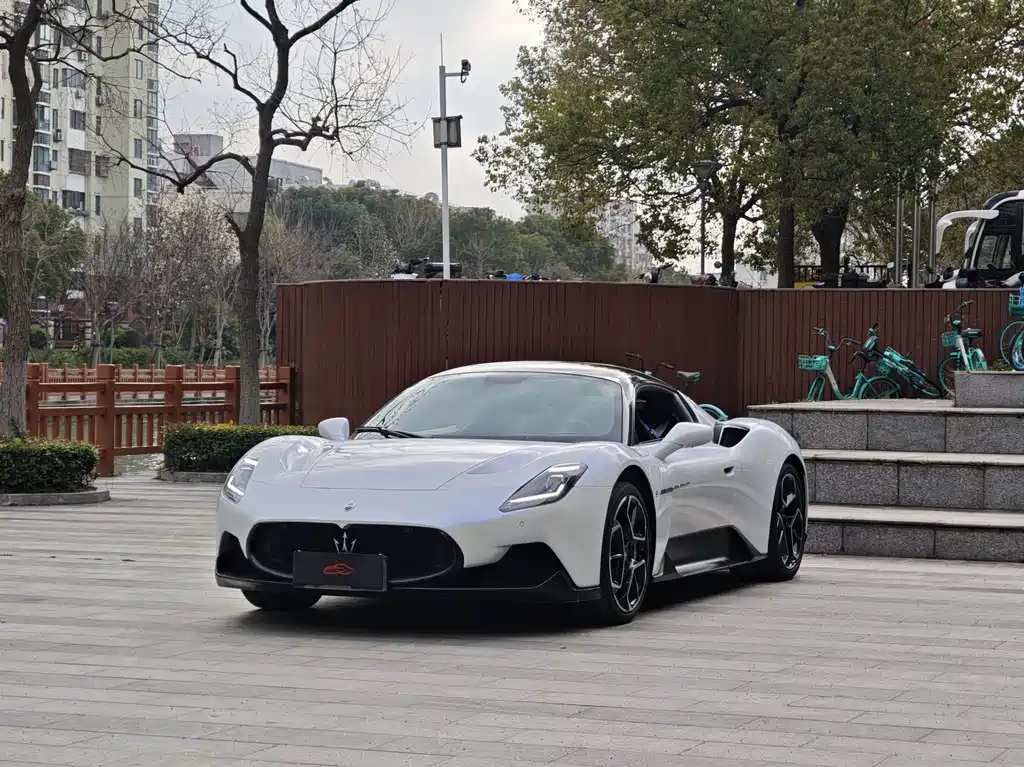 Maserati MC20 2023