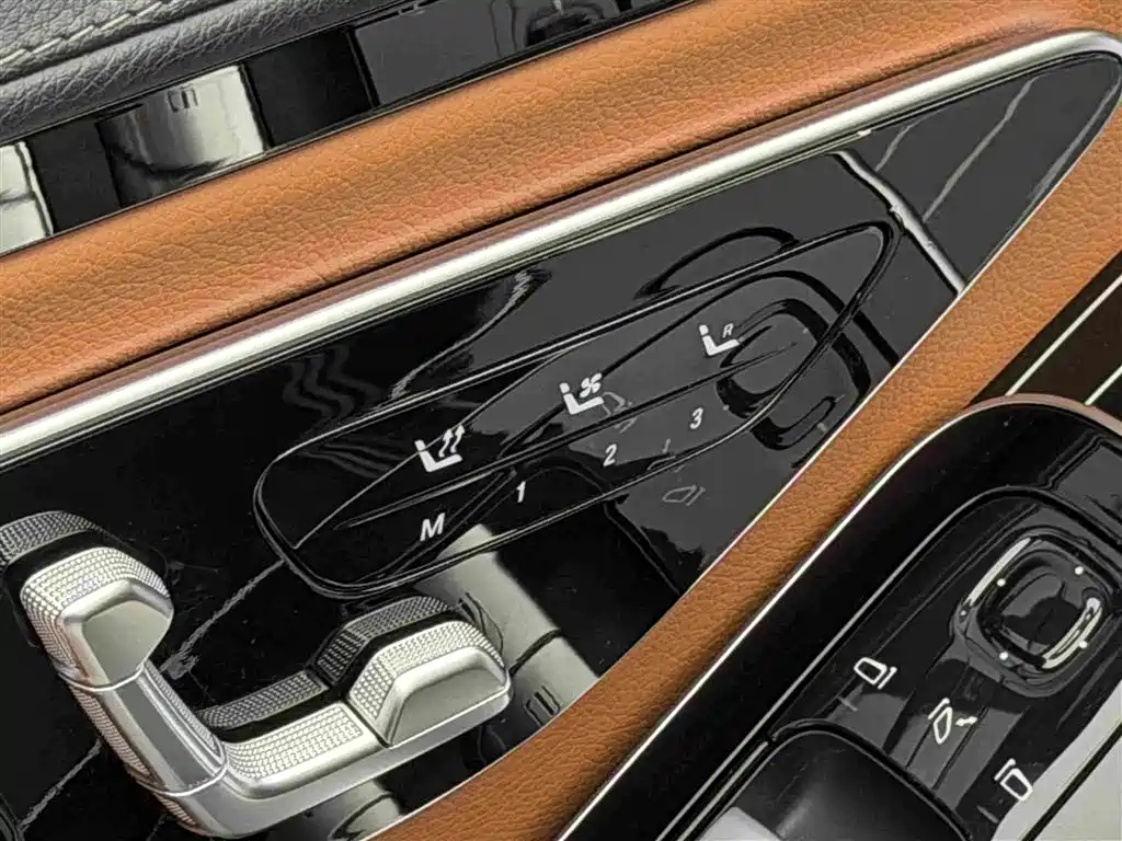 Mercedes-Benz S-Class — миниатюра 6