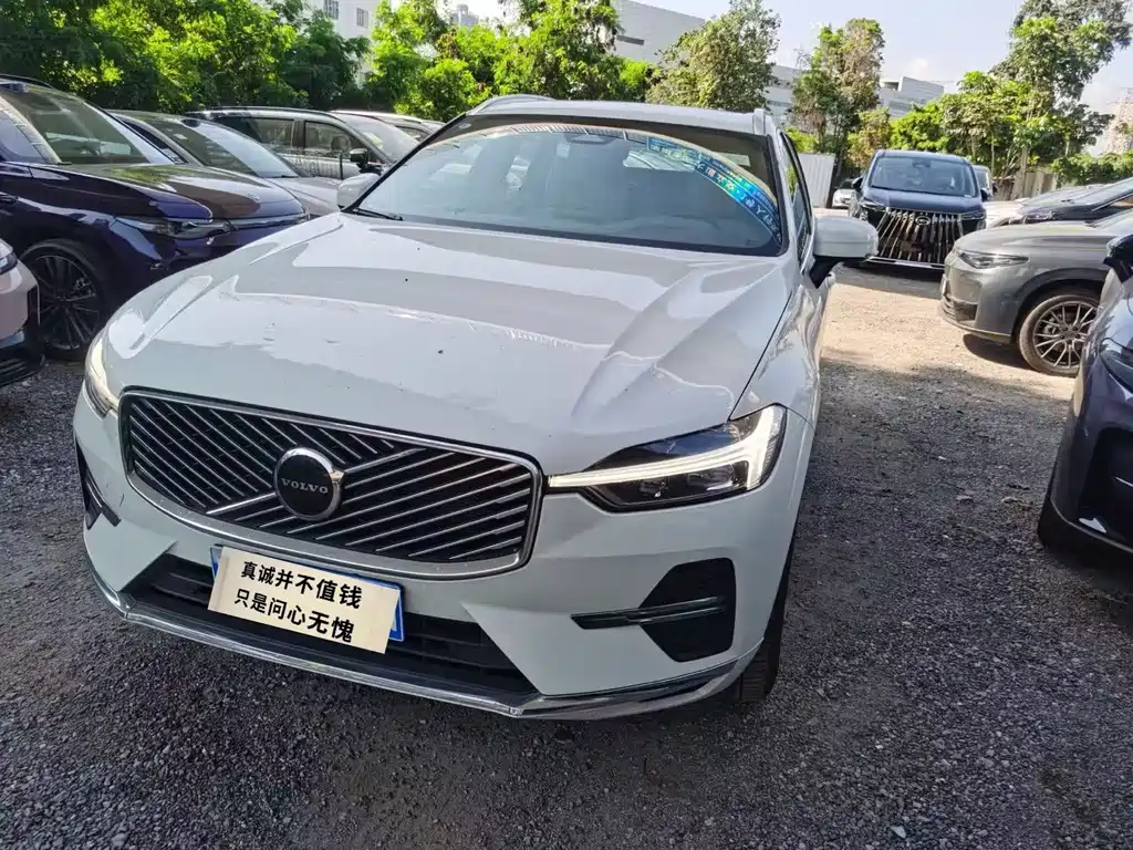 Volvo XC60 2025