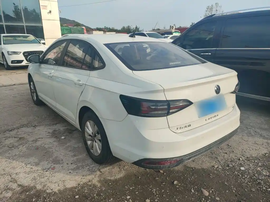 Volkswagen Lavida — миниатюра 5