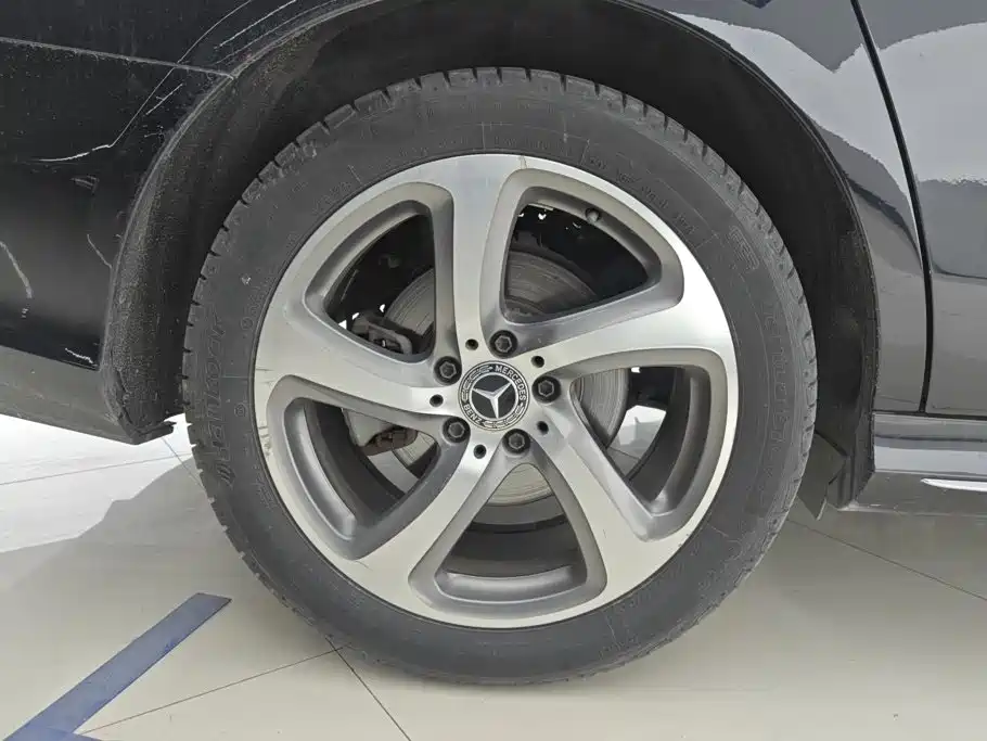 Mercedes-Benz E-Class — миниатюра 6