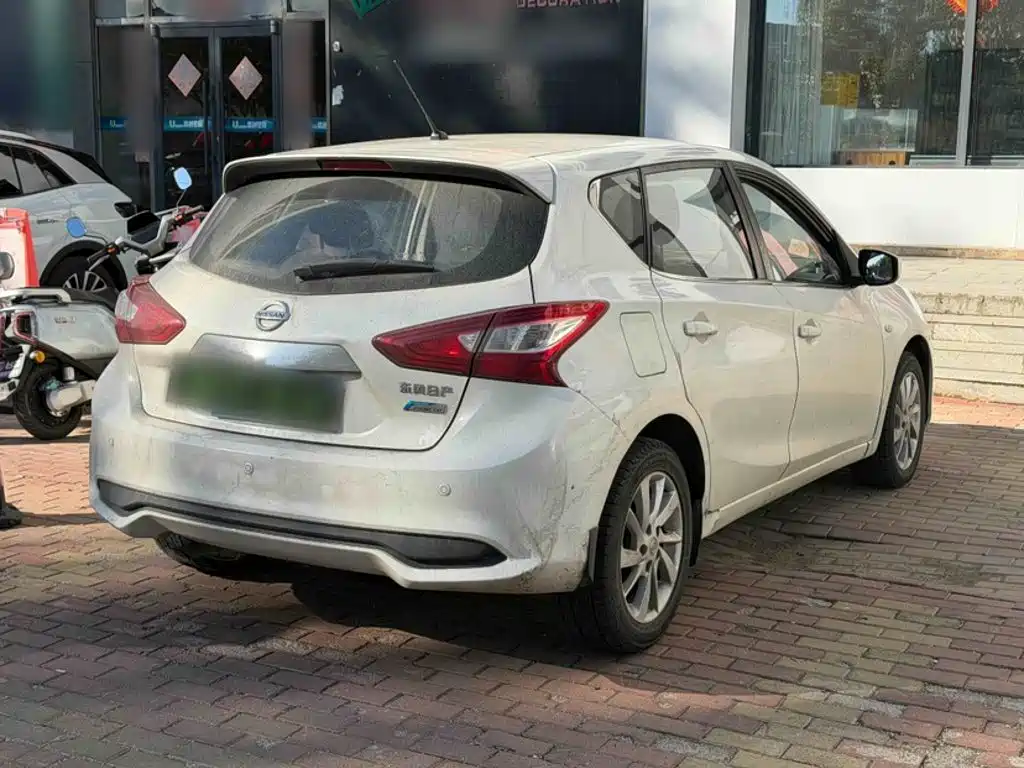 Nissan Tiida — миниатюра 3
