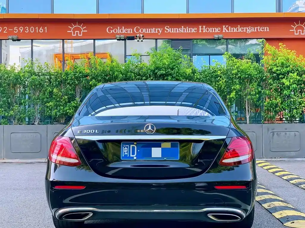 Mercedes-Benz E-Class — миниатюра 5