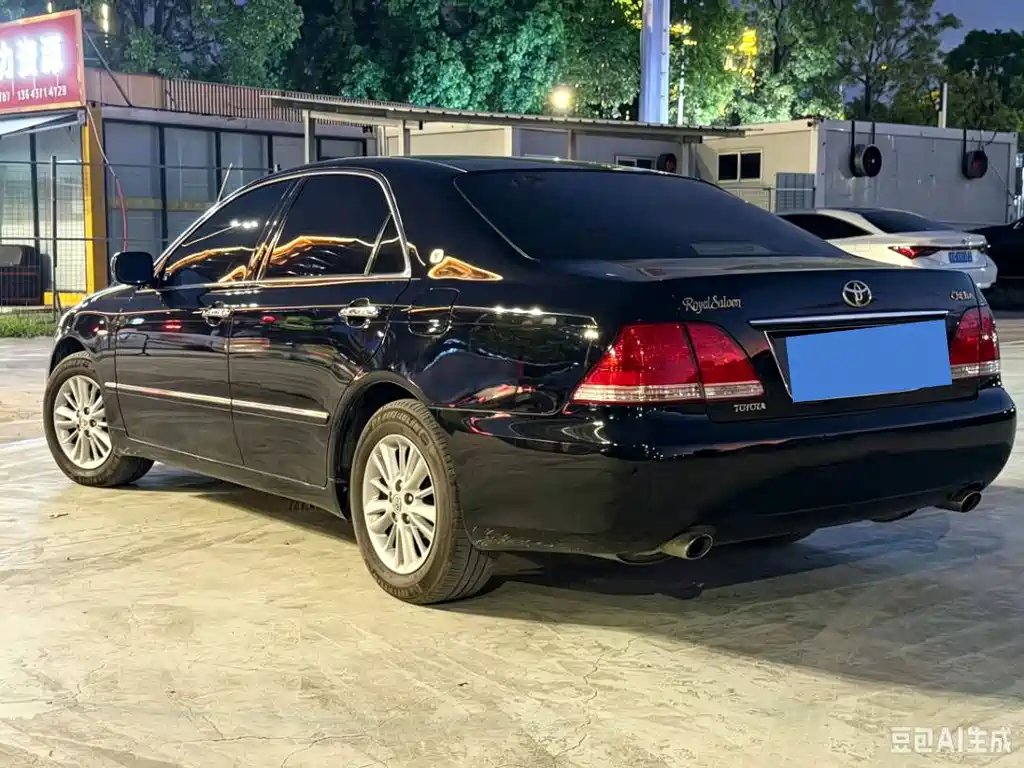 Toyota Crown — миниатюра 5
