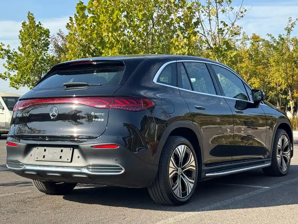 Mercedes-Benz EQE SUV — миниатюра 7