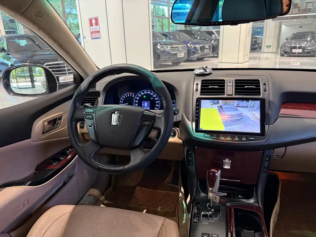 Toyota Crown — миниатюра 12