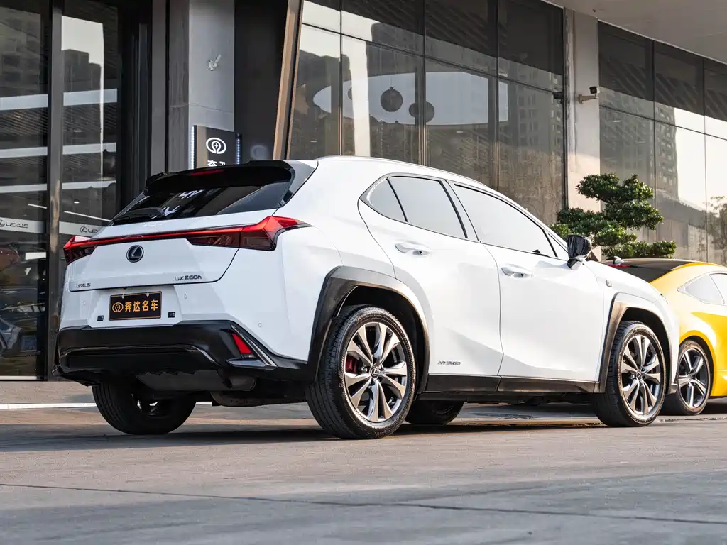 LEXUS UX