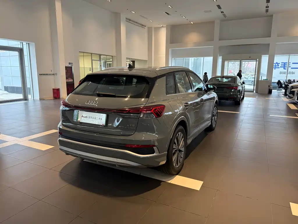 AUDI Q4 E TRON