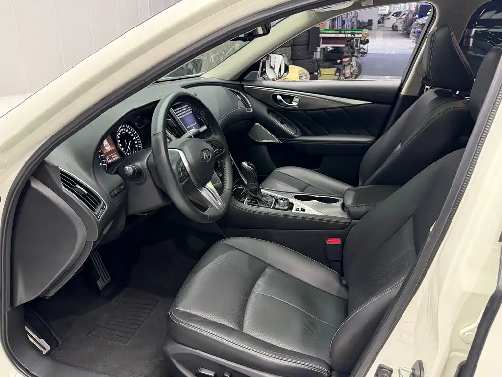 INFINITI Q50L
