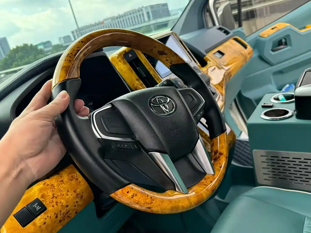 Toyota Hiace — миниатюра 6