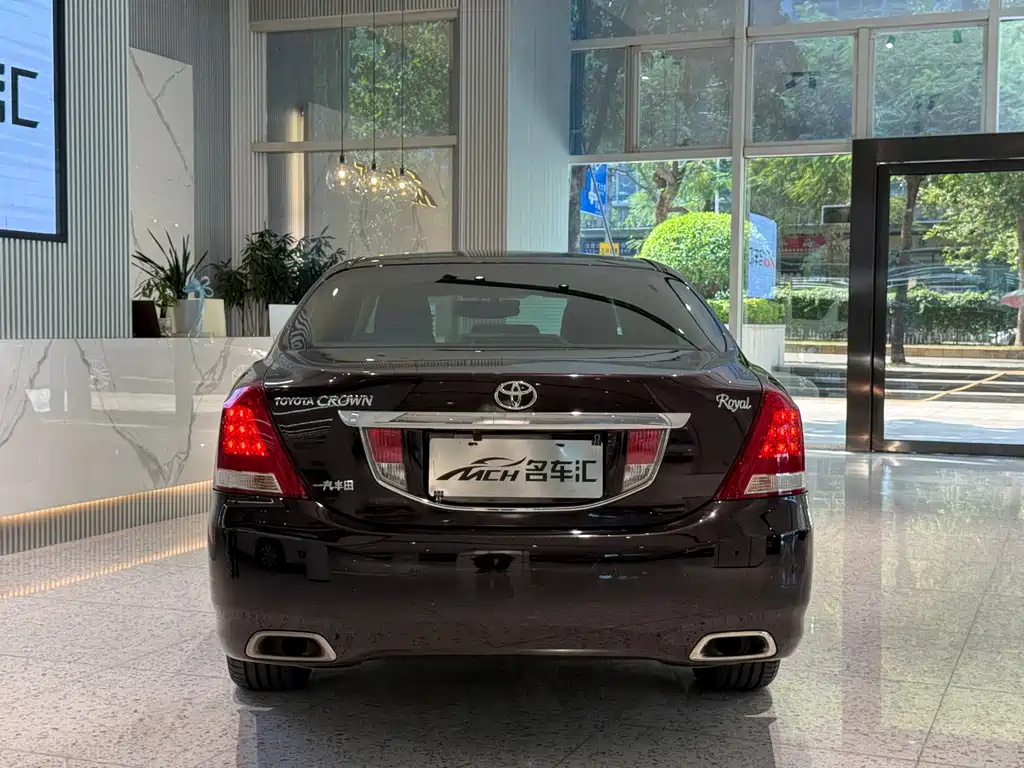 Toyota Crown — миниатюра 4