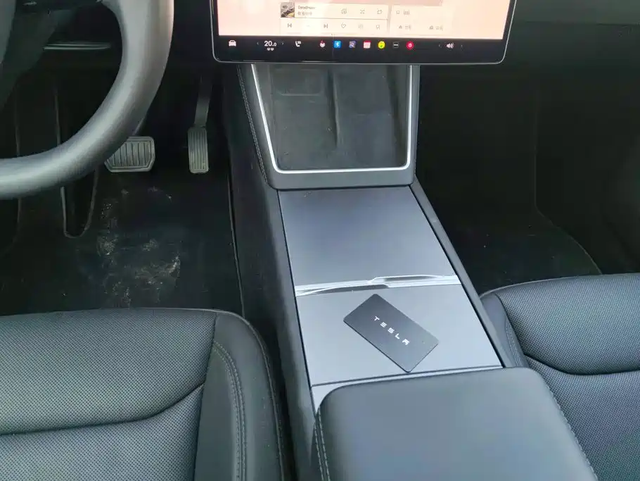 Tesla Model Y — миниатюра 16