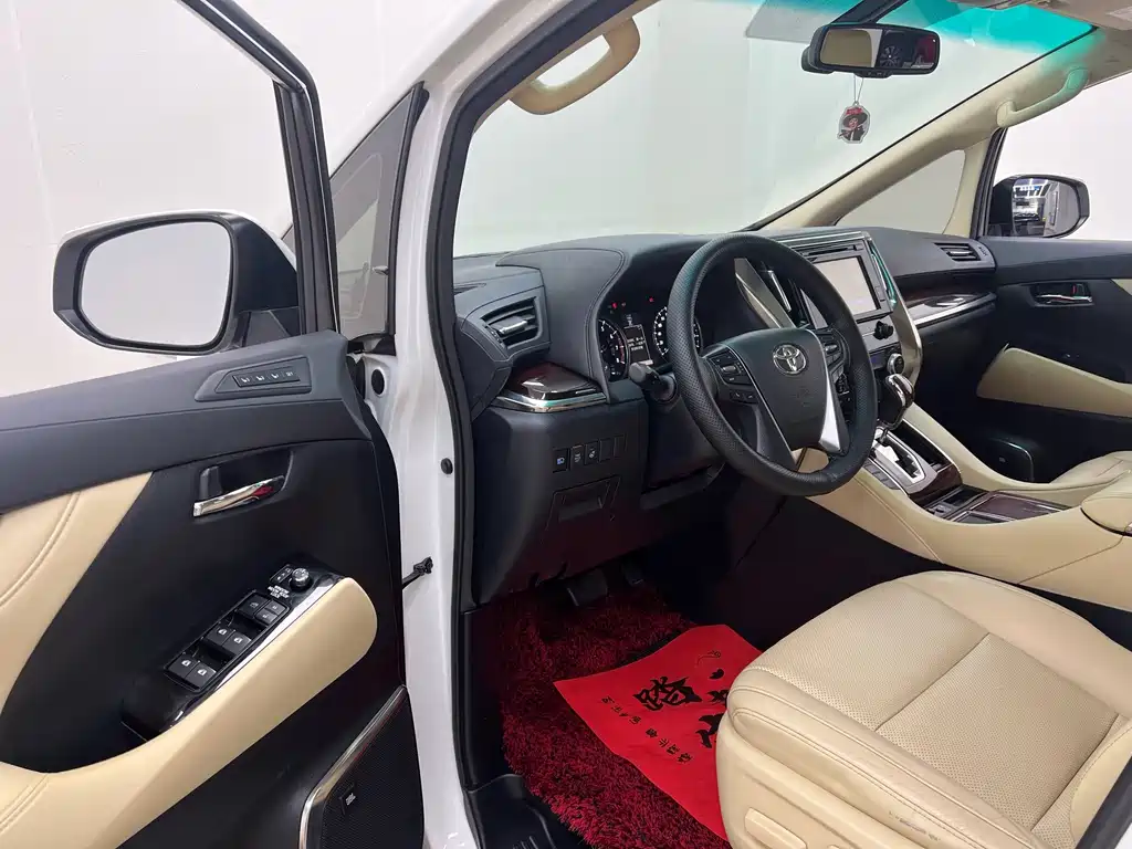 Toyota Alphard — миниатюра 11
