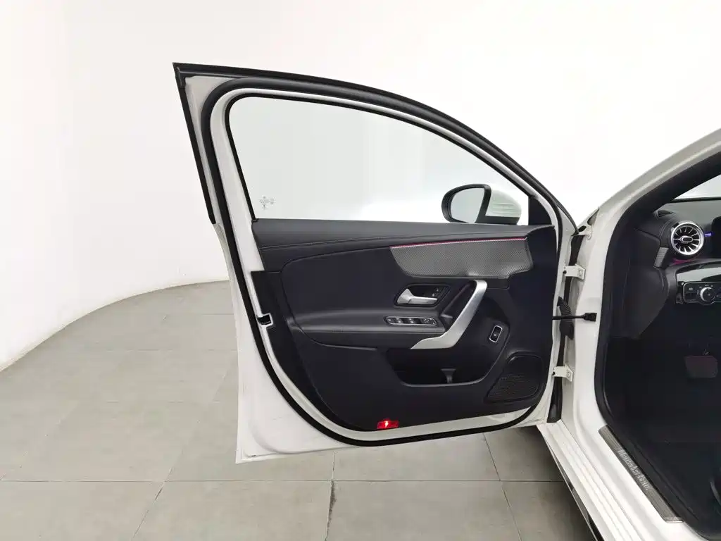 Mercedes-Benz A-Class — миниатюра 8
