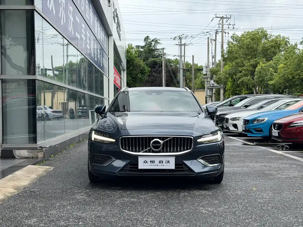 Volvo V60 2022 B5 Luxury